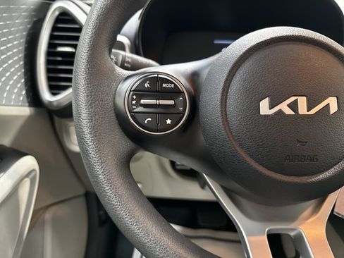 Certified 2025 Kia Soul LX w/ LX Technology Package FWD image 17