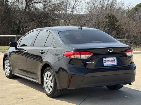 Used 2023 Toyota Corolla LE image 4