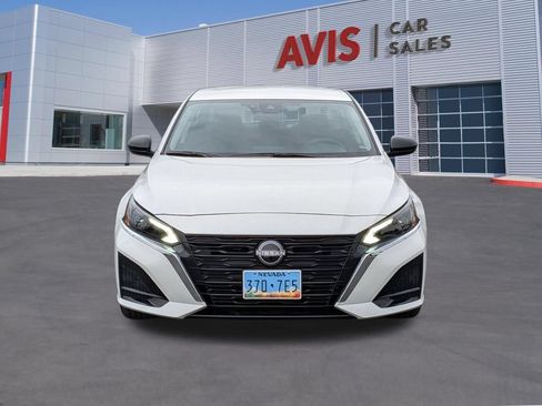 Used 2025 Nissan Altima 2.5 SV FWD image 2