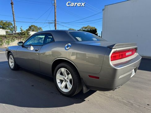 Used 2012 Dodge Challenger SXT image 9