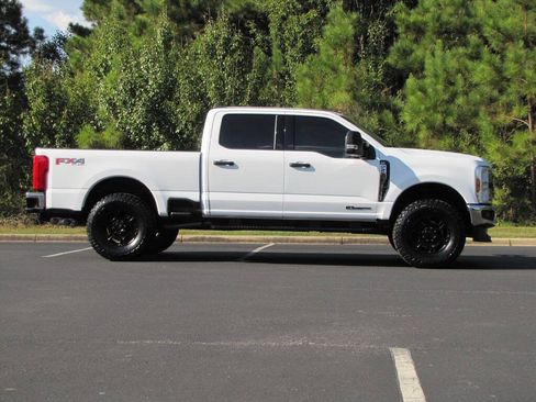 Used 2025 Ford F250 XLT w/ FX4 Off-Road Package AWD/4WD image 4