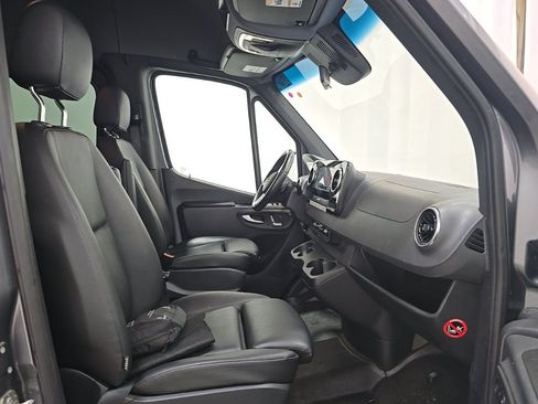 Used 2024 Mercedes-Benz Sprinter 2500 image 8