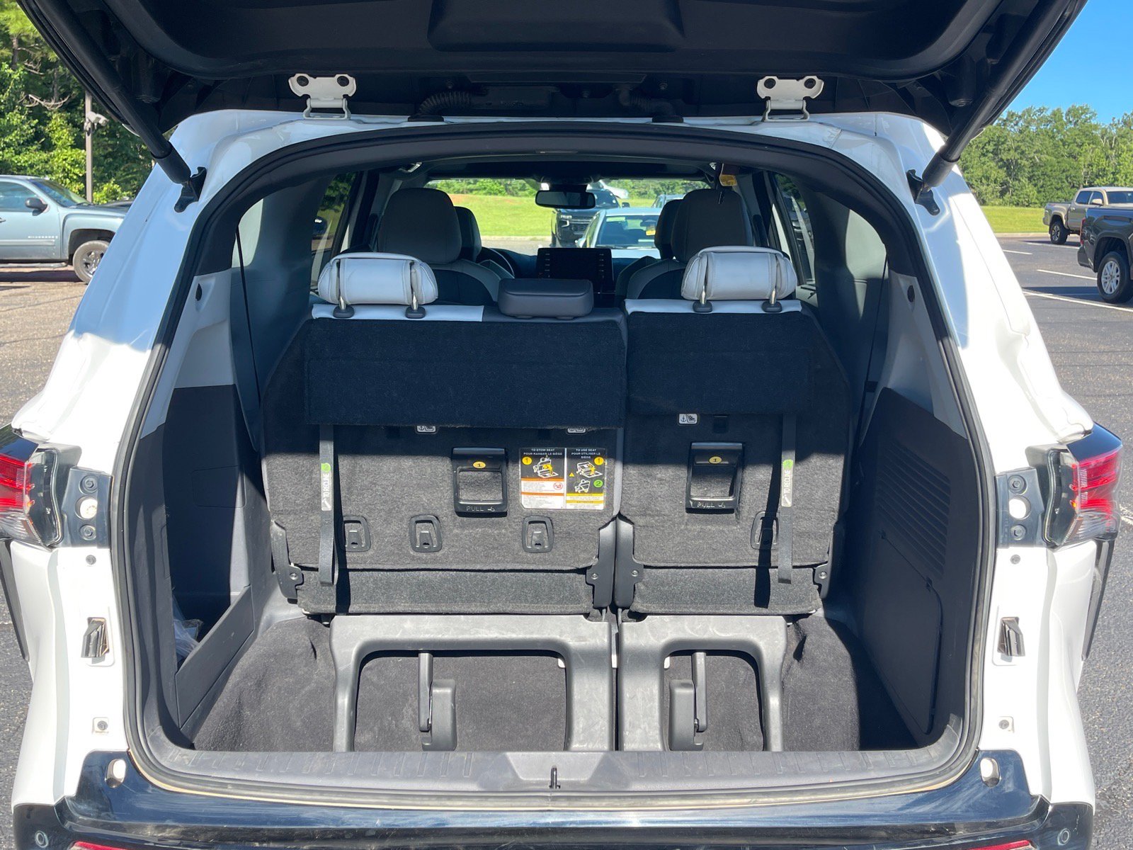 Used 2023 Toyota Sienna XSE w/ XSE Plus Package AWD/4WD image 17