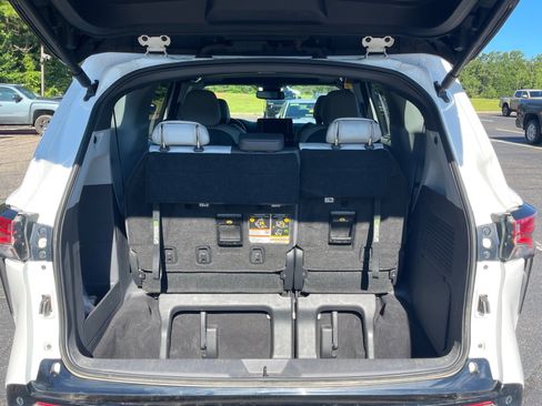 Used 2023 Toyota Sienna XSE AWD/4WD image 17
