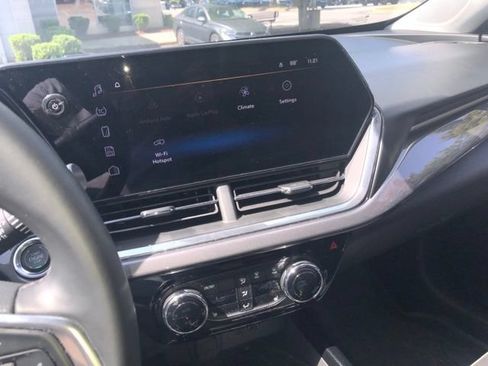 Used 2025 Chevrolet Trax ACTIV w/ Sunroof Package FWD image 20