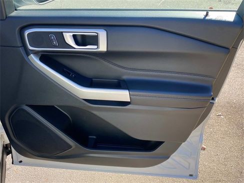 Used 2021 Ford Explorer XLT w/ Equipment Group 202A image 38