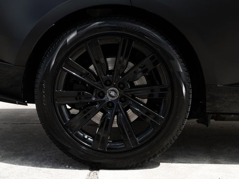 Used 2025 Land Rover Range Rover SV image 39