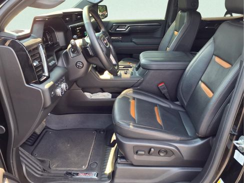 Used 2025 GMC Sierra 1500 AT4 w/ AT4 Premium Package AWD/4WD image 18