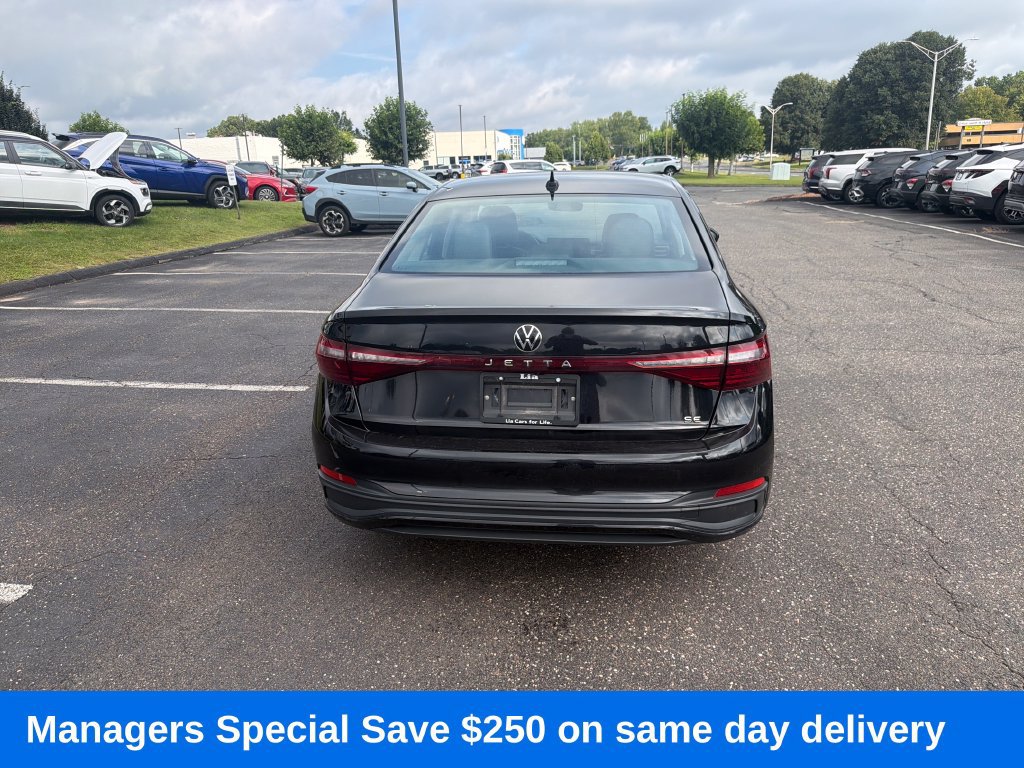 Used 2025 Volkswagen Jetta SE FWD image 5