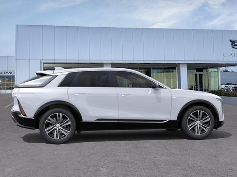 New 2026 Cadillac Lyriq Luxury AWD/4WD image 6