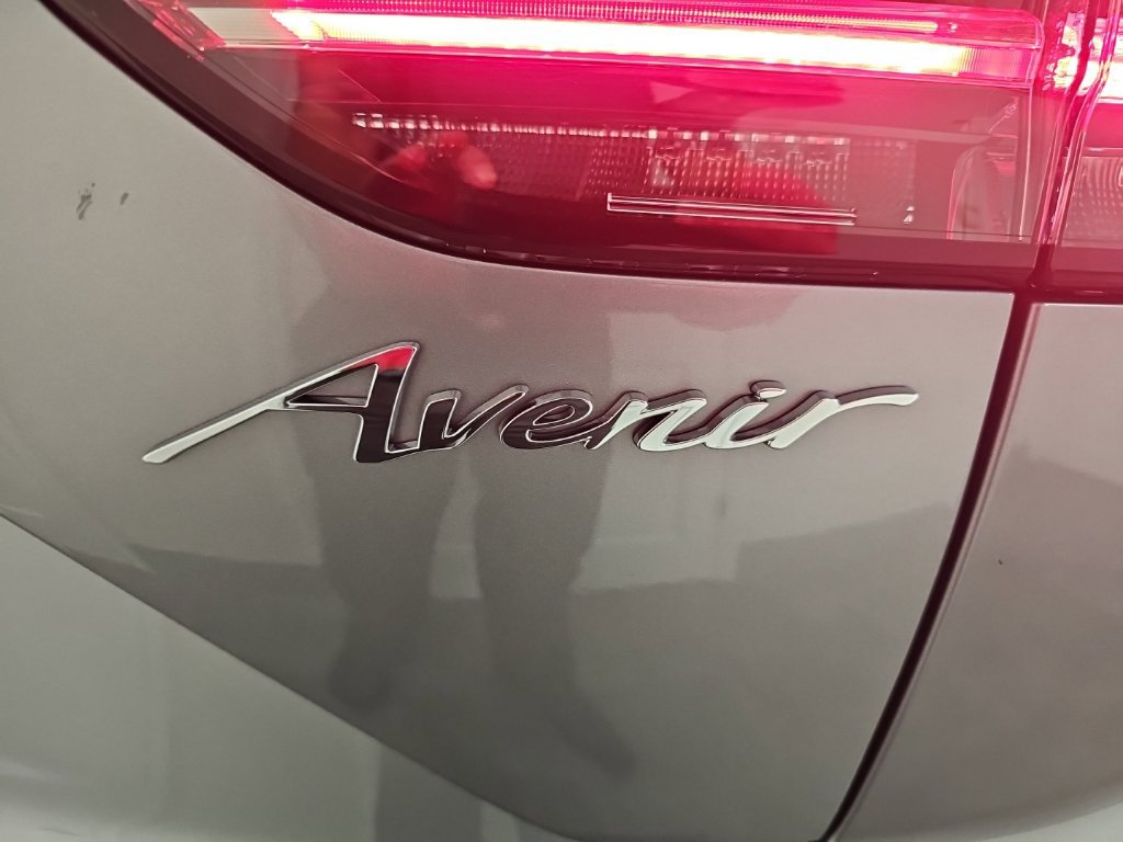 Used 2023 Buick Envision Avenir AWD/4WD image 28