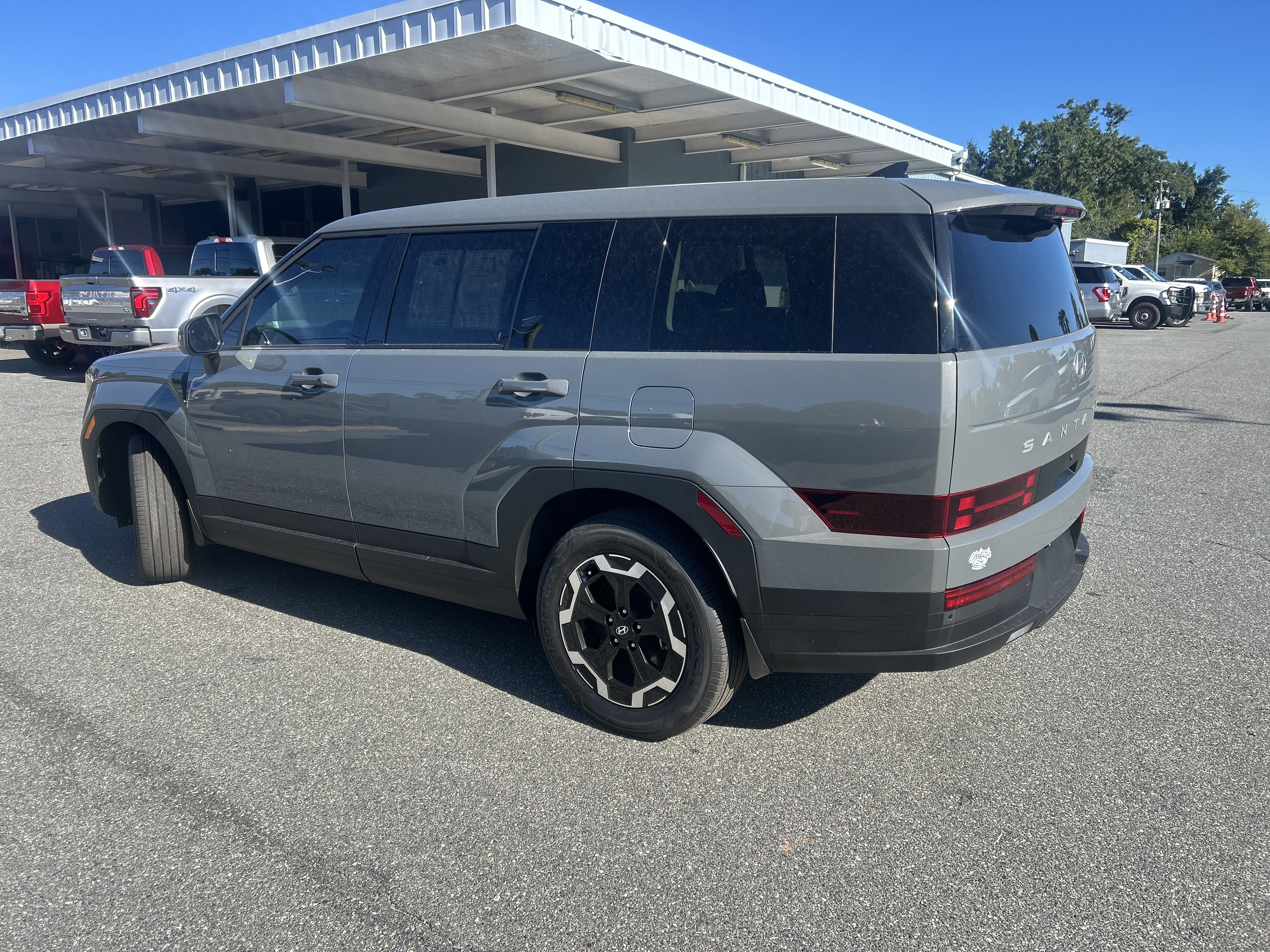 Used 2026 Hyundai Santa Fe SE FWD image 5