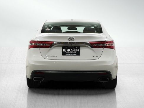 Used 2018 Toyota Avalon XLE Premium w/ Carpet Mat Package FWD image 4