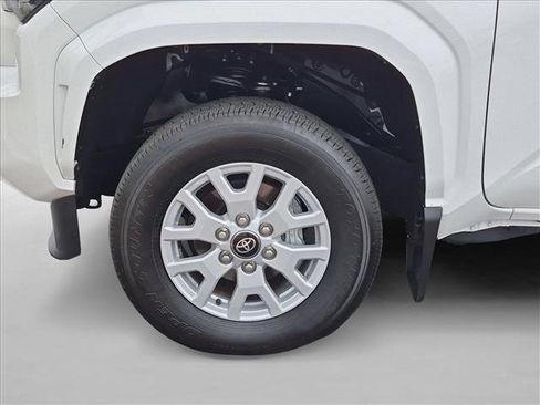 Used 2025 Toyota Tacoma SR5 AWD/4WD image 26