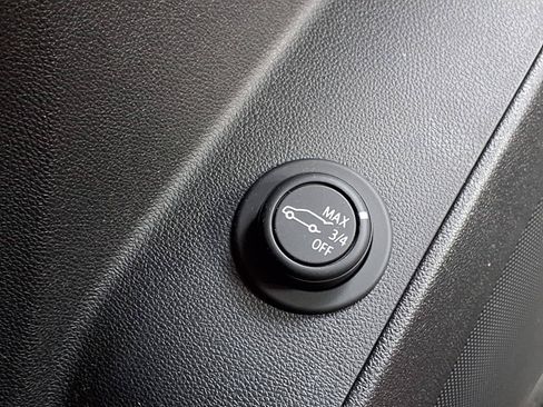 Used 2020 Chevrolet Equinox LT FWD image 18