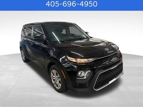 Used 2020 Kia Soul LX image 2