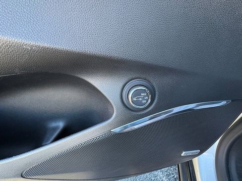 Used 2022 Buick Enclave Premium image 17