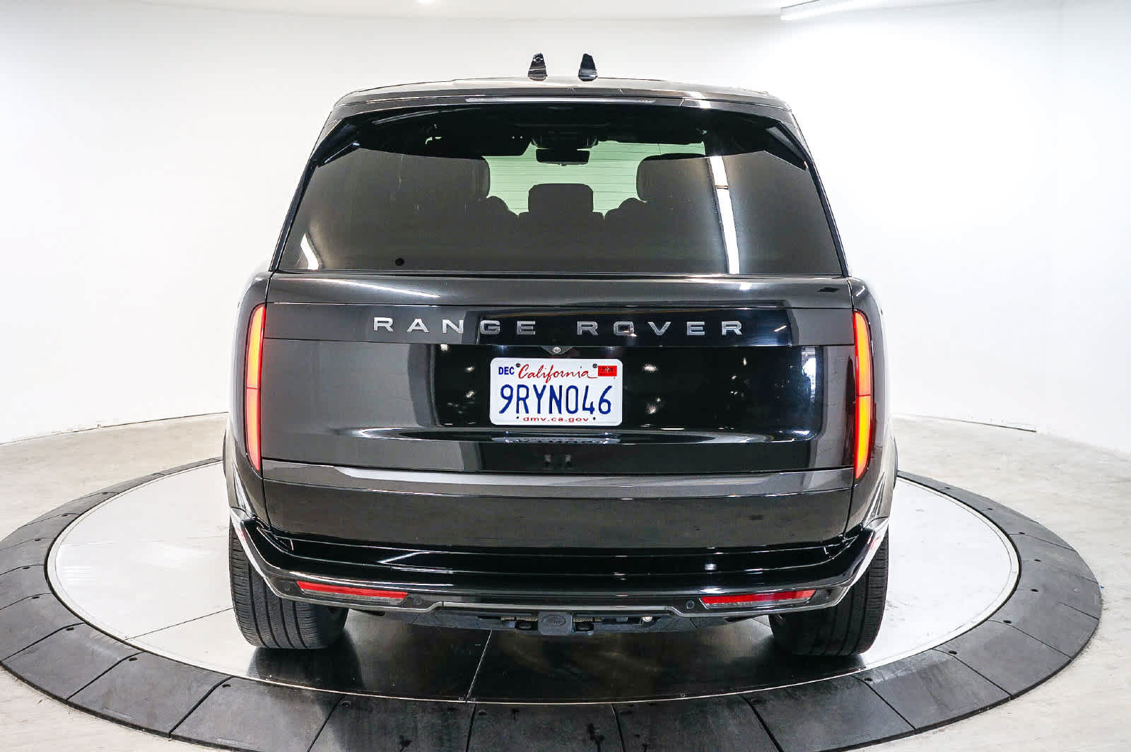 Used 2025 Land Rover Range Rover SE AWD/4WD image 10