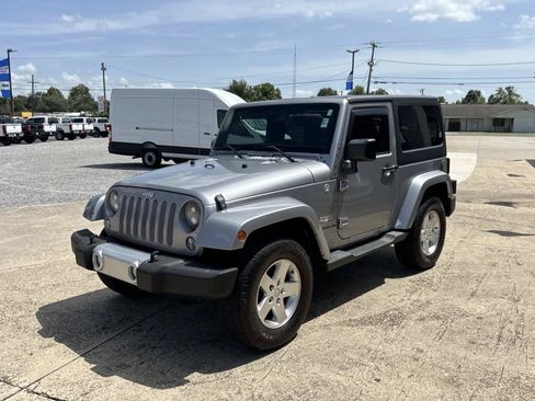 Used 2015 Jeep Wrangler Sahara w/ Connectivity Group AWD/4WD image 3