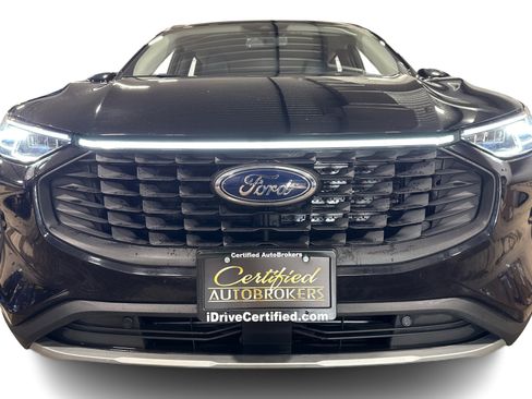 Used 2025 Ford Escape Platinum image 11