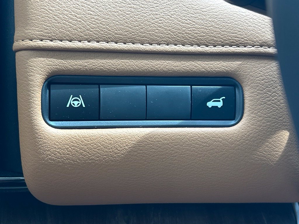 Used 2025 Nissan Armada SL w/ Captain's Chari Seat Package RWD image 31