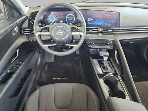 Used 2024 Hyundai Elantra Blue FWD image 19
