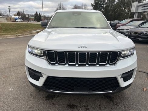 Certified 2025 Jeep Grand Cherokee Laredo w/ Luxury Tech Group I image 8