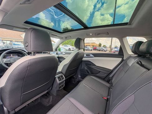 Used 2025 Volkswagen Taos SE w/ Panoramic Sunroof Package AWD/4WD image 24