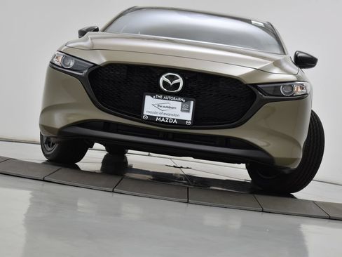 Certified 2025 MAZDA MAZDA3 Carbon AWD/4WD image 4