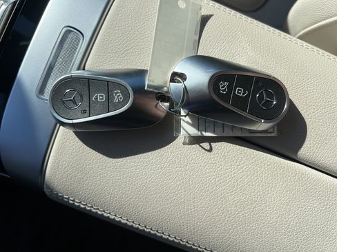 Used 2025 Mercedes-Benz GLC 300 image 38