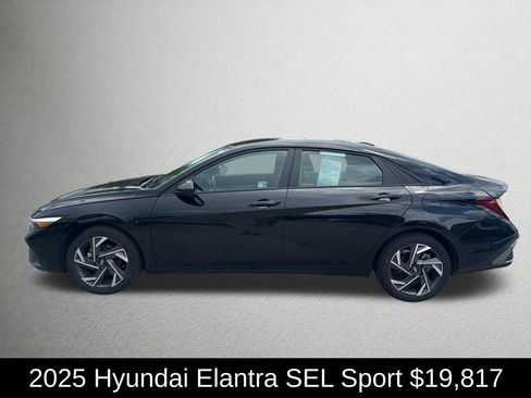 Used 2025 Hyundai Elantra Sport FWD image 6