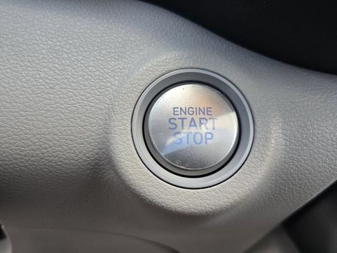 Certified 2025 Hyundai Venue SEL FWD image 23