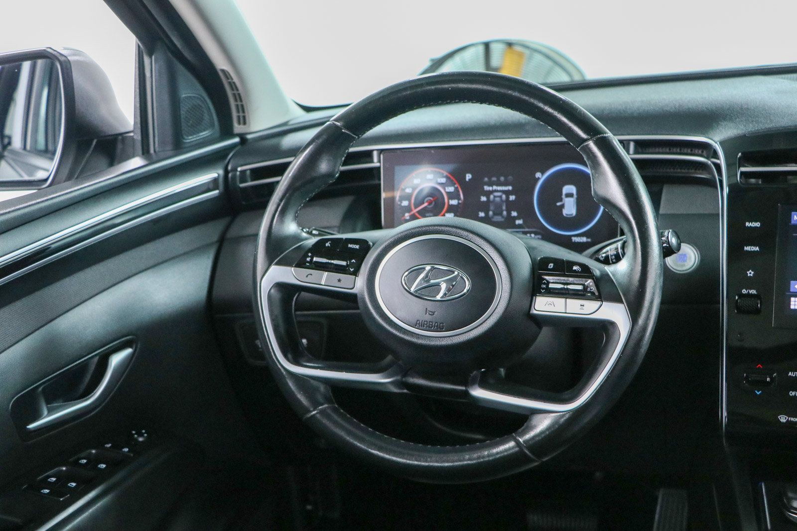 Used 2023 Hyundai Tucson SEL w/ Convenience Package FWD image 12