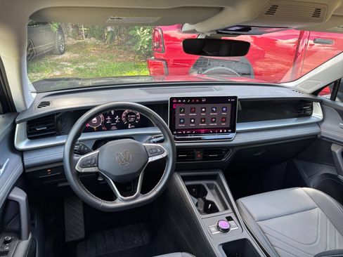 Used 2026 Volkswagen Tiguan SE FWD image 33