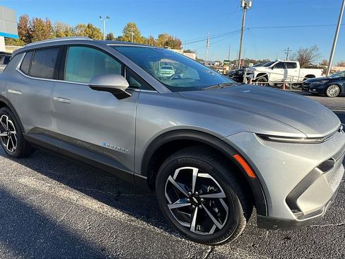 New 2026 Chevrolet Equinox EV LT image 3