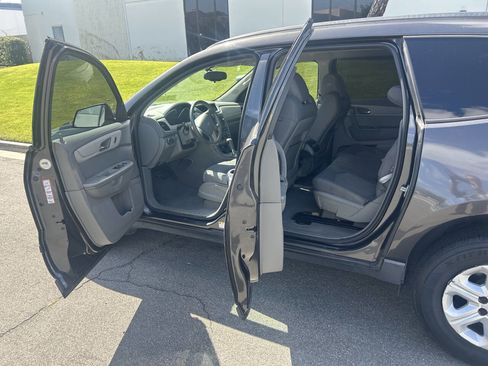 Used 2016 Chevrolet Traverse LS FWD image 8