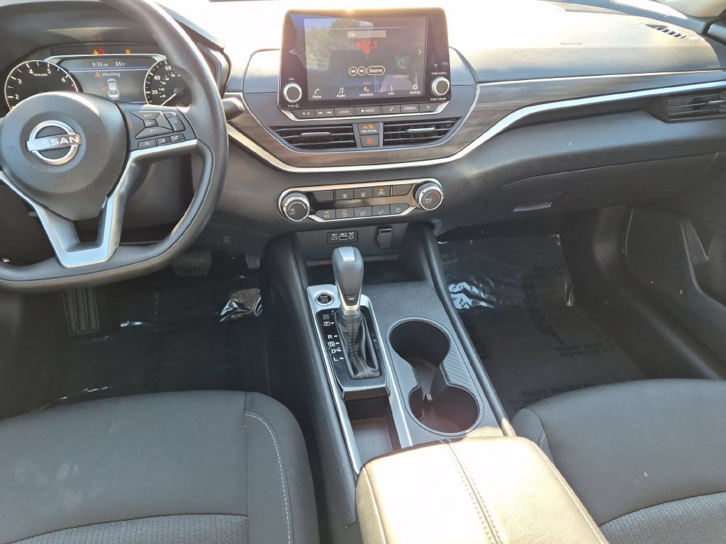 Used 2025 Nissan Altima 2.5 SV FWD image 22
