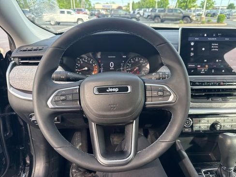 Used 2022 Jeep Compass Latitude AWD/4WD image 17