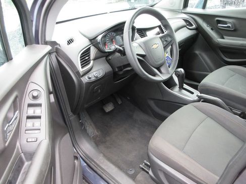 Used 2018 Chevrolet Trax LS FWD image 11