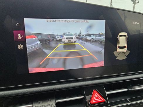 Used 2024 Kia Niro EX Touring image 28