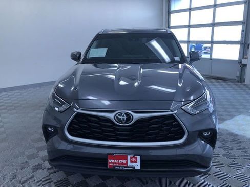 Certified 2023 Toyota Highlander XLE image 16