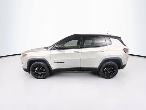 Used 2024 Jeep Compass Latitude w/ Convenience Group AWD/4WD image 2