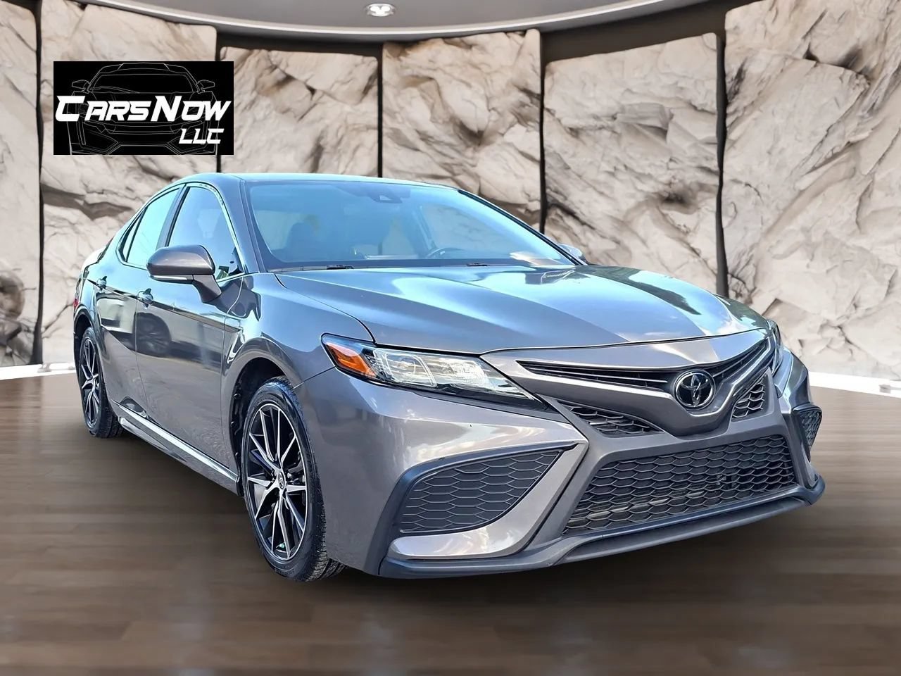 Used 2023 Toyota Camry SE FWD image 1