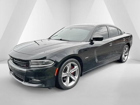 Used 2018 Dodge Charger R/T RWD image 3