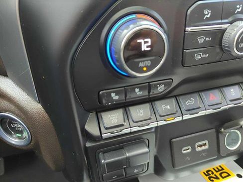 Used 2022 Chevrolet Silverado 2500 LTZ w/ LTZ Convenience Package image 17