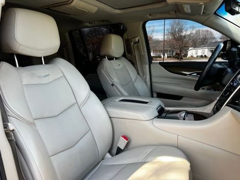 Used 2020 Cadillac Escalade ESV Luxury image 25