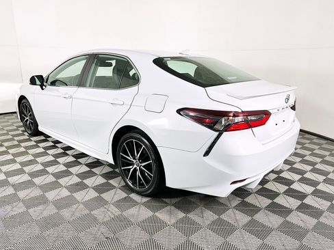 Used 2024 Toyota Camry SE w/ Convenience Package image 5