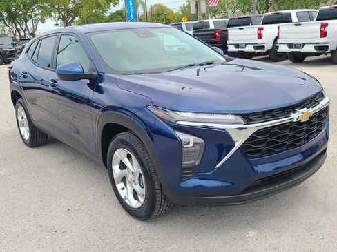 Used 2024 Chevrolet Trax LS w/ LS Convenience Package image 4