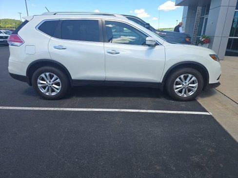 Used 2015 Nissan Rogue SV w/ SV Premium Package AWD/4WD image 2
