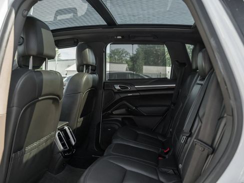 Used 2017 Porsche Cayenne AWD/4WD image 8